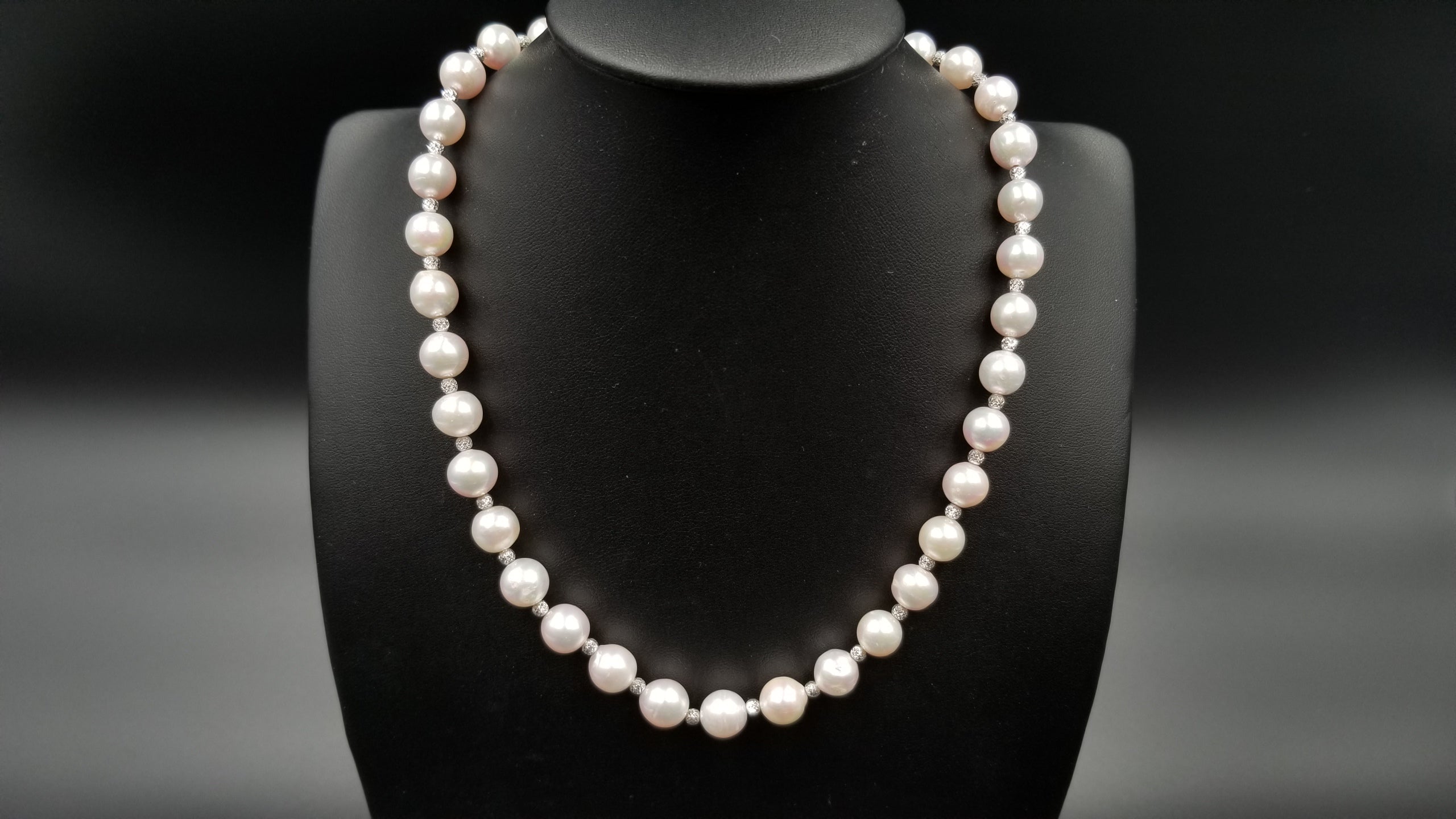 PEARL JEWELRY - NECKLACES - CLASSIC STRAND
