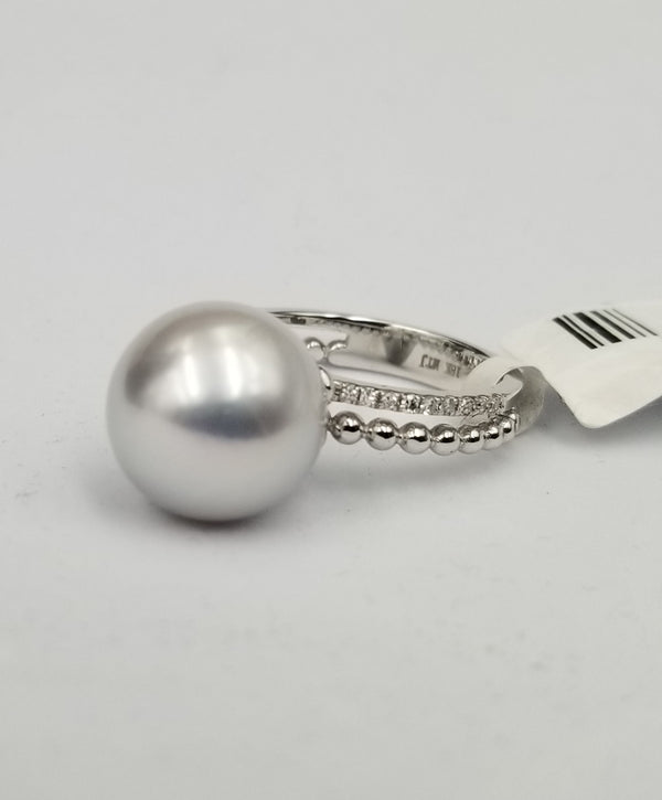 LARGE SOUTHSEA PEARL WITH DIAMONDS RING IN 18 KT WHITE GOLD