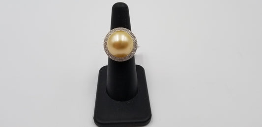 GOLDEN COLOR SOUTHSEA PEARL W/DIAMONDS CONVERTIBLE PENDANT/RING IN 18 KT WHITE GOLD