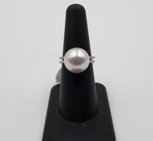 LARGE SOUTHSEA PEARL WITH DIAMONDS RING IN 18 KT WHITE GOLD