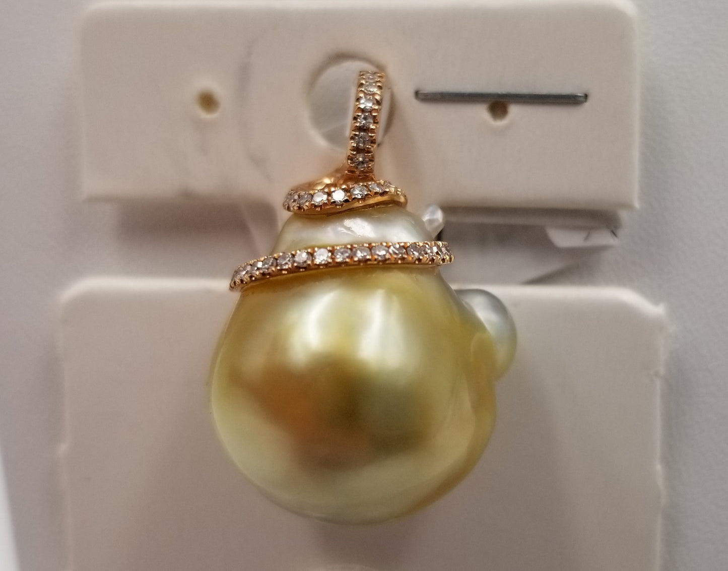GOLDEN/SILVER COLOR SOUTHSEA BAROQUE W/ DIAMONDS PENDANT IN 18KT ROSE GOLD
