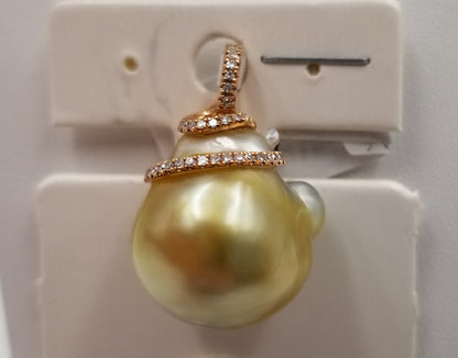 GOLDEN/SILVER COLOR SOUTHSEA BAROQUE W/ DIAMONDS PENDANT IN 18KT ROSE GOLD
