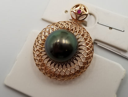 10 MM TAHITIAN W/RUBY 18KT ROSE GOLD PENDANT