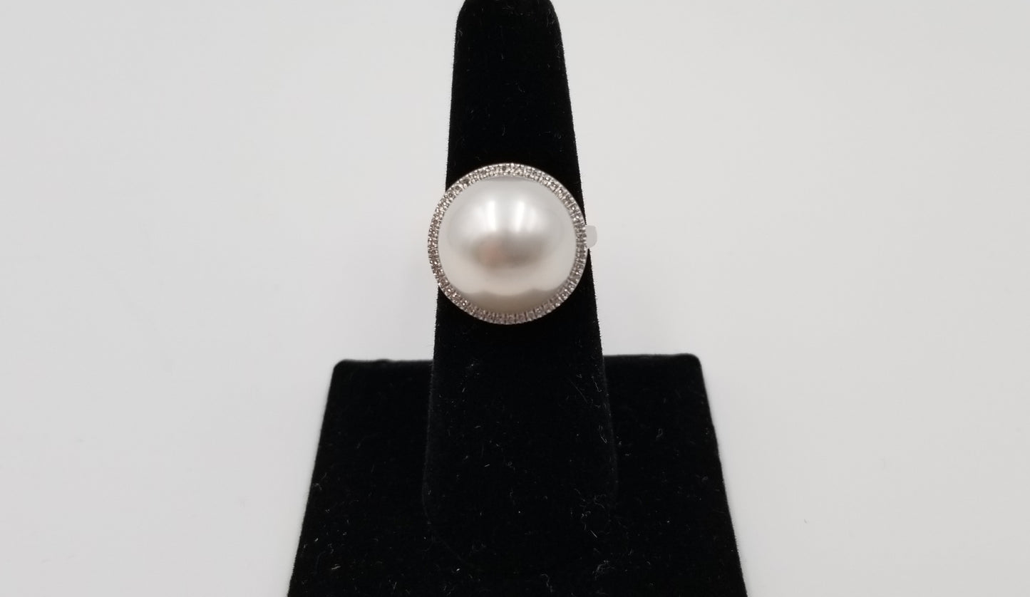 LARGE SOUTHSEA PEARL W/ DIAMONDS RING IN 18 KT WHITE GOLD