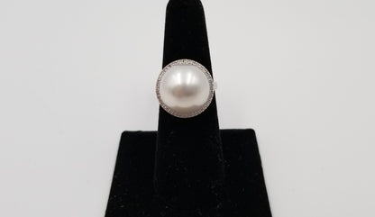 LARGE SOUTHSEA PEARL W/ DIAMONDS RING IN 18 KT WHITE GOLD