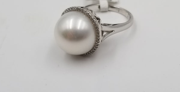 LARGE SOUTHSEA PEARL W/ DIAMONDS RING IN 18 KT WHITE GOLD