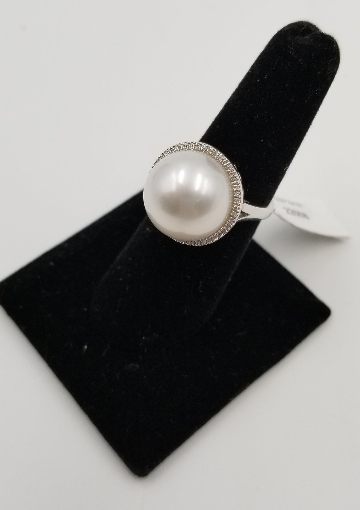 LARGE SOUTHSEA PEARL W/ DIAMONDS RING IN 18 KT WHITE GOLD