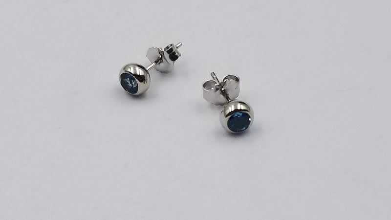 BLUE TOPAZ 4 MM BEZEL SET STERLING SILVER STUDS EARRINGS