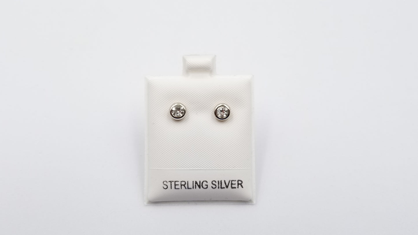 WHITE TOPAZ 4 MM BEZEL SET STERLING SILVER STUDS EARRINGS