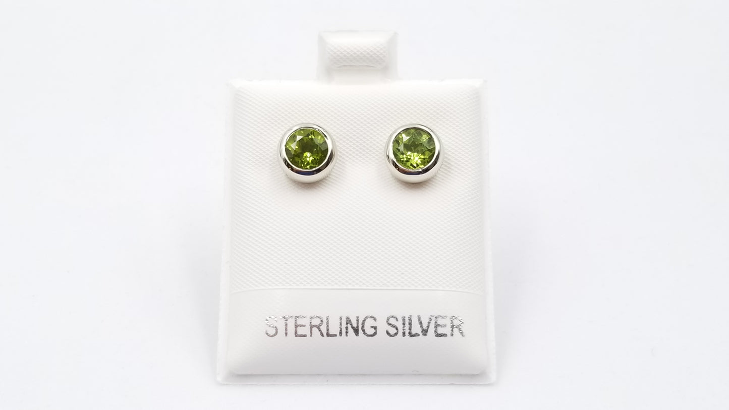 PERIDOT 6 MM ROUND BEZEL SET STERLING SILVER STUD EARRINGS