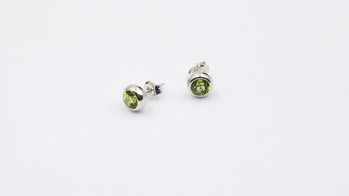 PERIDOT 6 MM ROUND BEZEL SET STERLING SILVER STUD EARRINGS