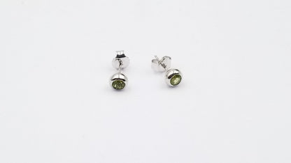 PERIDOT 4 MM ROUND BEZEL SET STERLING SILVER STUDS EARRINGS
