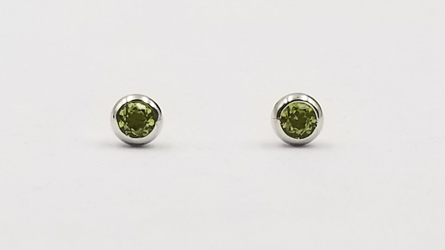 PERIDOT 6 MM ROUND BEZEL SET STERLING SILVER STUD EARRINGS