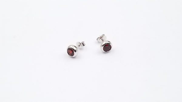 GARNET 6 MM ROUND BEZEL SET STERLING SILVER STUDS EARRINGS