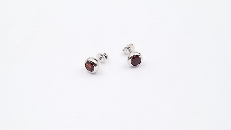 GARNET 6 MM ROUND BEZEL SET STERLING SILVER STUDS EARRINGS