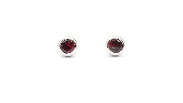 GARNET 6 MM ROUND BEZEL SET STERLING SILVER STUDS EARRINGS