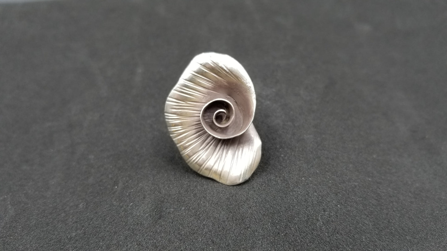 STERLING SILVER FLOWER DESIGNS RING ( SIZE ADJUSTABLE )