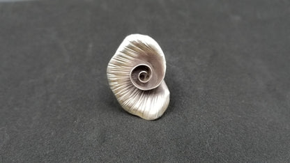 STERLING SILVER FLOWER DESIGNS RING ( SIZE ADJUSTABLE )
