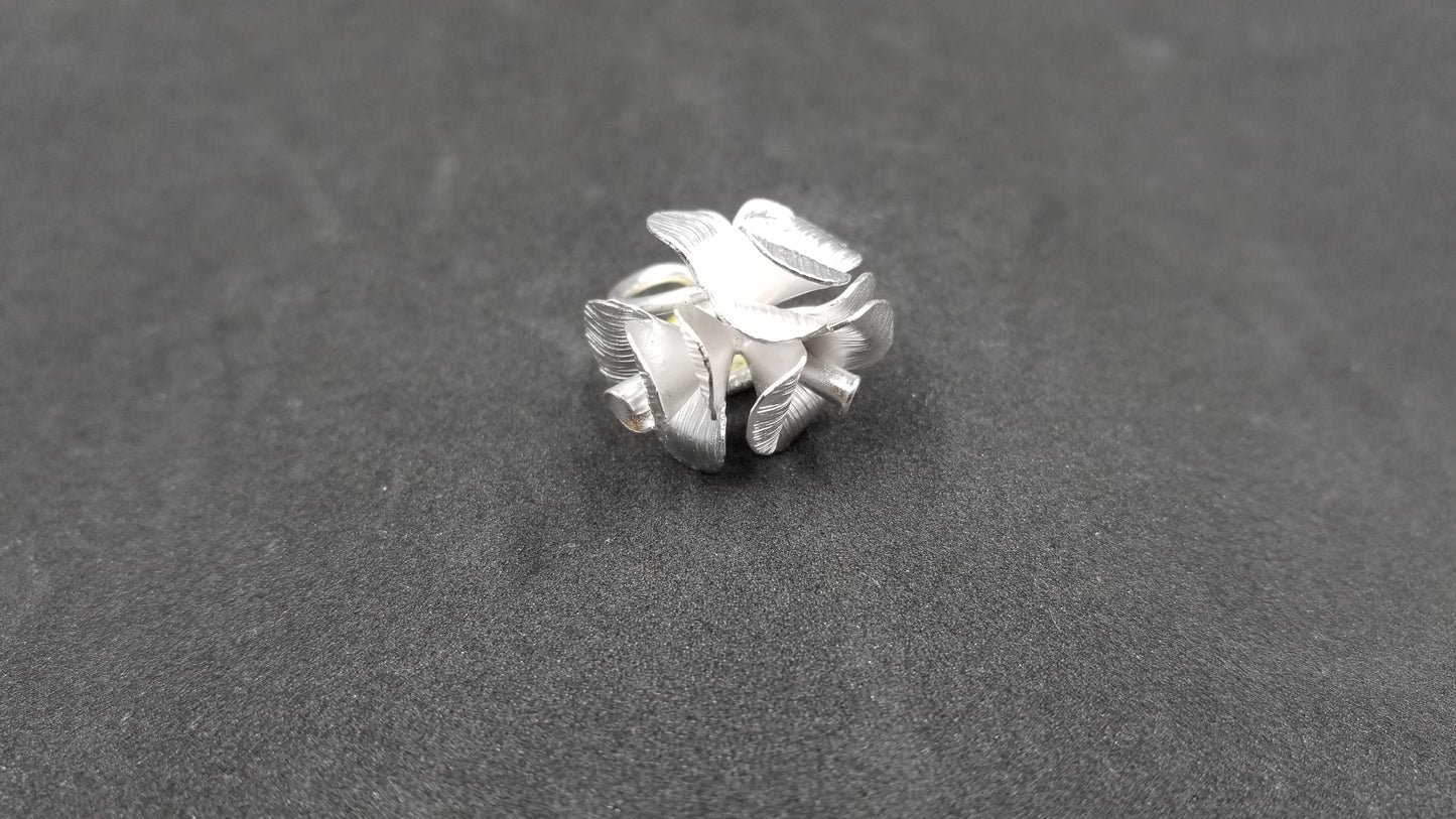 STERLING SILVER FANCY FLOWER RING ( SIZE ADJUSTABLE )