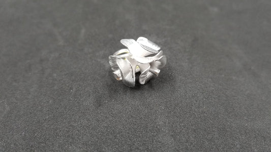 STERLING SILVER FANCY FLOWER RING ( SIZE ADJUSTABLE )
