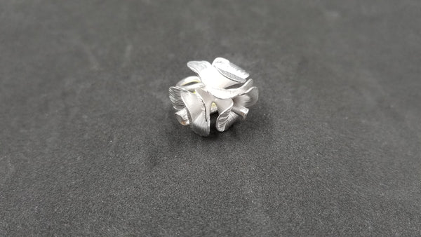 STERLING SILVER FANCY FLOWER RING ( SIZE ADJUSTABLE )