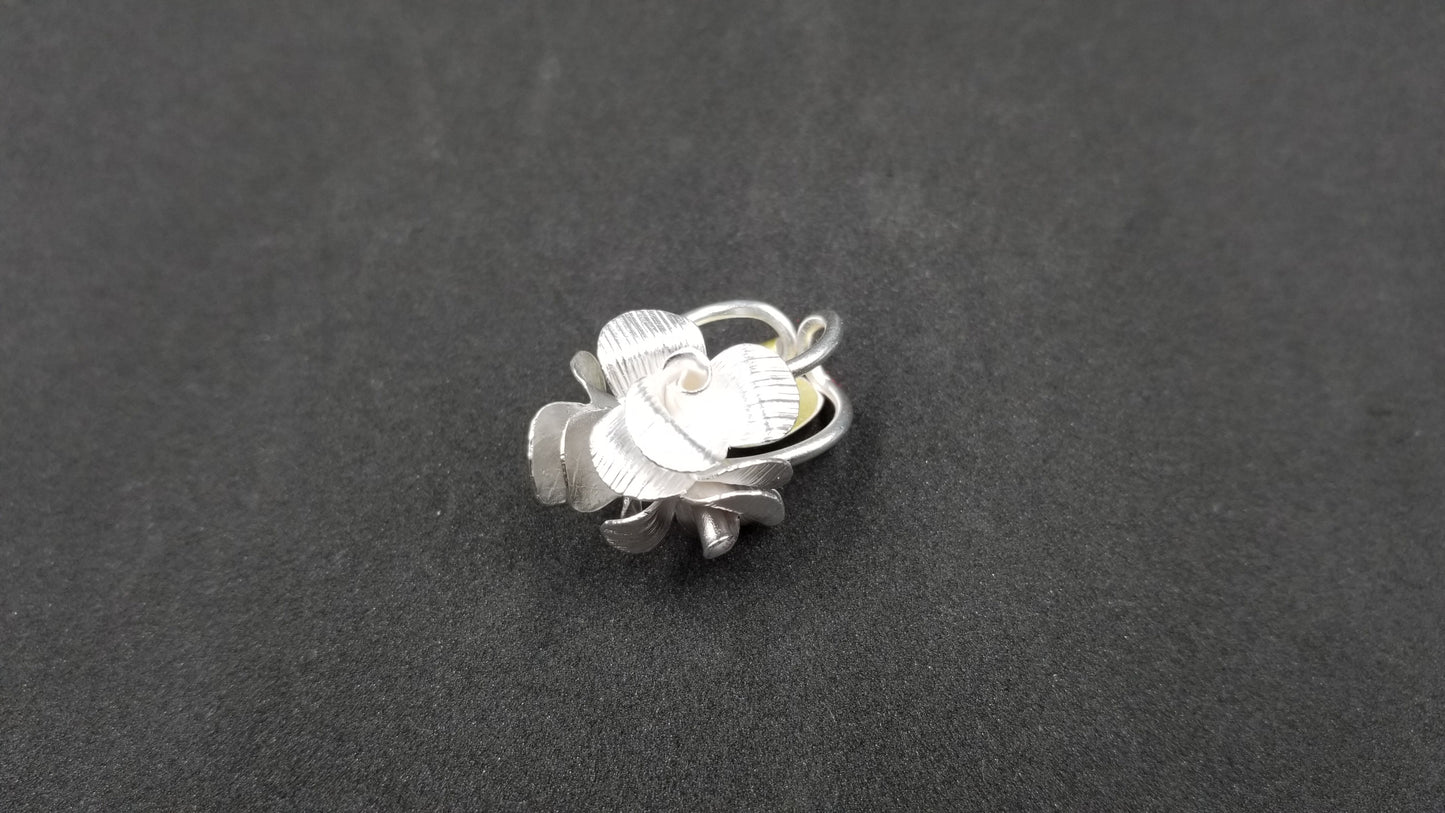 STERLING SILVER FANCY FLOWER RING ( SIZE ADJUSTABLE )