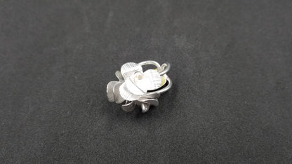 STERLING SILVER FANCY FLOWER RING ( SIZE ADJUSTABLE )