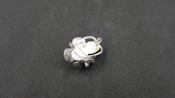 STERLING SILVER FANCY FLOWER RING ( SIZE ADJUSTABLE )