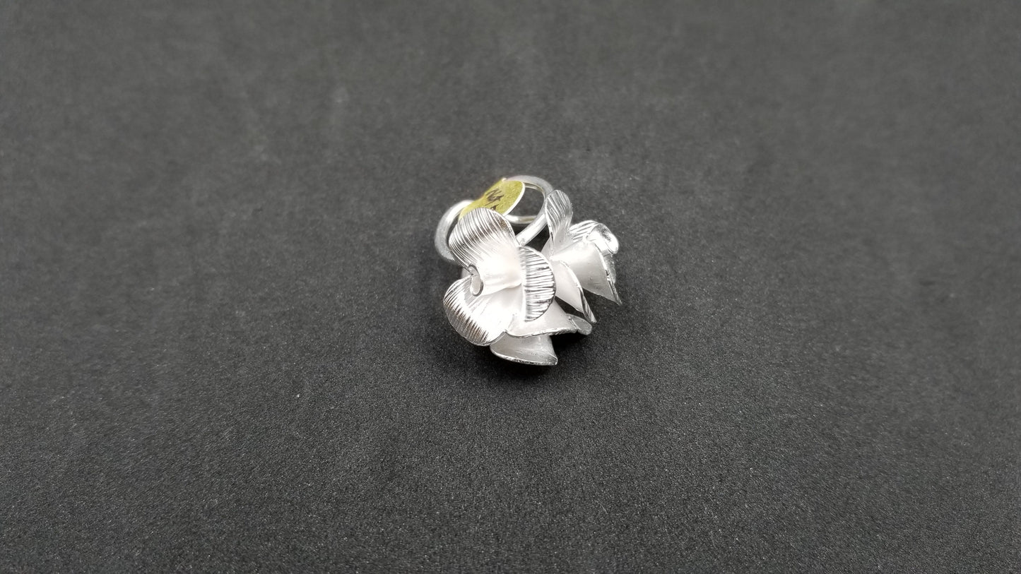 STERLING SILVER FANCY FLOWER RING ( SIZE ADJUSTABLE )