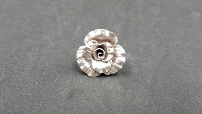 STERLING SILVER FANCY FLOWER RING ( SIZE ADJUSTABLE )