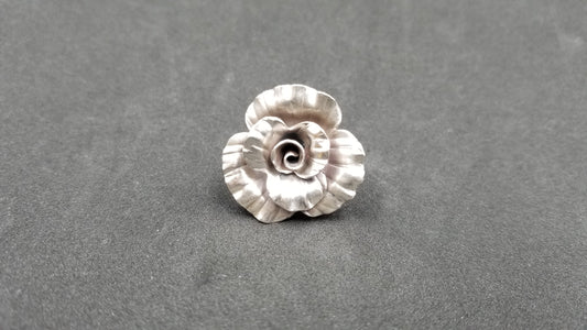 STERLING SILVER FANCY FLOWER RING ( SIZE ADJUSTABLE )