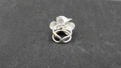 STERLING SILVER FANCY FLOWER RING ( SIZE ADJUSTABLE )