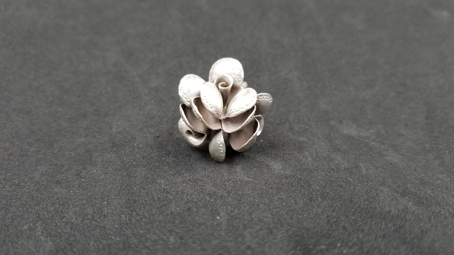 STERLING SILVER FANCY FLOWER RING ( SIZE ADJUSTABLE )