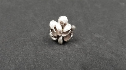 STERLING SILVER FANCY FLOWER RING ( SIZE ADJUSTABLE )