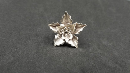 STERLING SILVER FANCY FLOWER RING ( SIZE ADJUSTABLE )