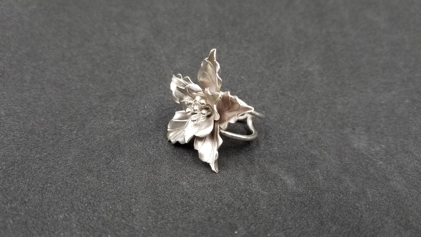 STERLING SILVER FANCY FLOWER RING ( SIZE ADJUSTABLE )