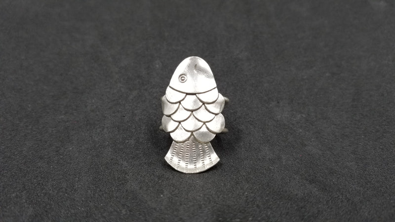 STERLING SILVER FISH RING ( SIZE ADJUSTABLE )