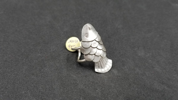 STERLING SILVER FISH RING ( SIZE ADJUSTABLE )