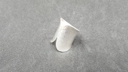 STERLING SILVER WIDE RING ( SIZE ADJUSTABLE )