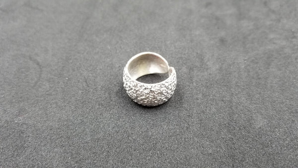 STERLING SILVER DESIGNS RING ( SIZE ADJUSTABLE )