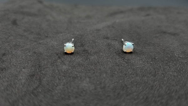 OPAL ( AUSTRALIAN ) 5 MM ROUND 14 KT WHITE GOLD STUDS EARRINGS