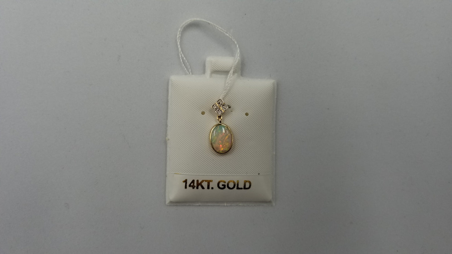 OPAL ( AUSTRALIAN ) 6X8 MM OVAL WITH DIAMNONDS 14 KT YELLOW GOLD PENDANT
