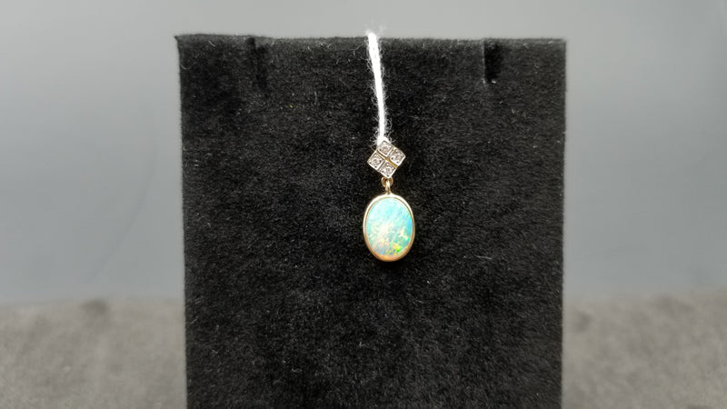 OPAL ( AUSTRALIAN ) 6X8 MM OVAL WITH DIAMNONDS 14 KT YELLOW GOLD PENDANT