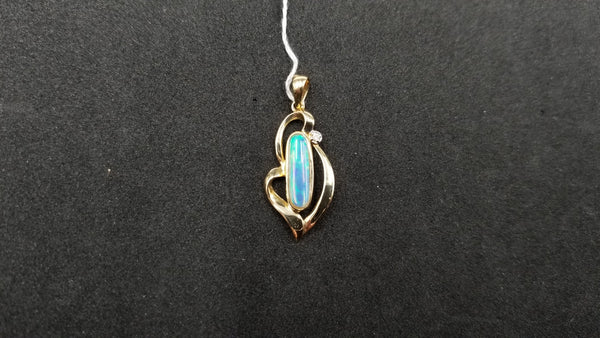 OPAL ( AUSTRALIAN ) FREEFORM WITH DIAMOND 14 KT YELLOW GOLD PENDANT