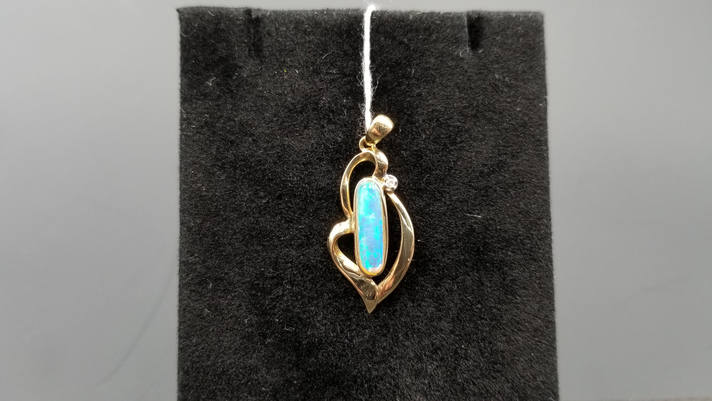 OPAL ( AUSTRALIAN ) FREEFORM WITH DIAMOND 14 KT YELLOW GOLD PENDANT