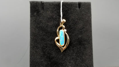 OPAL ( AUSTRALIAN ) FREEFORM WITH DIAMOND 14 KT YELLOW GOLD PENDANT