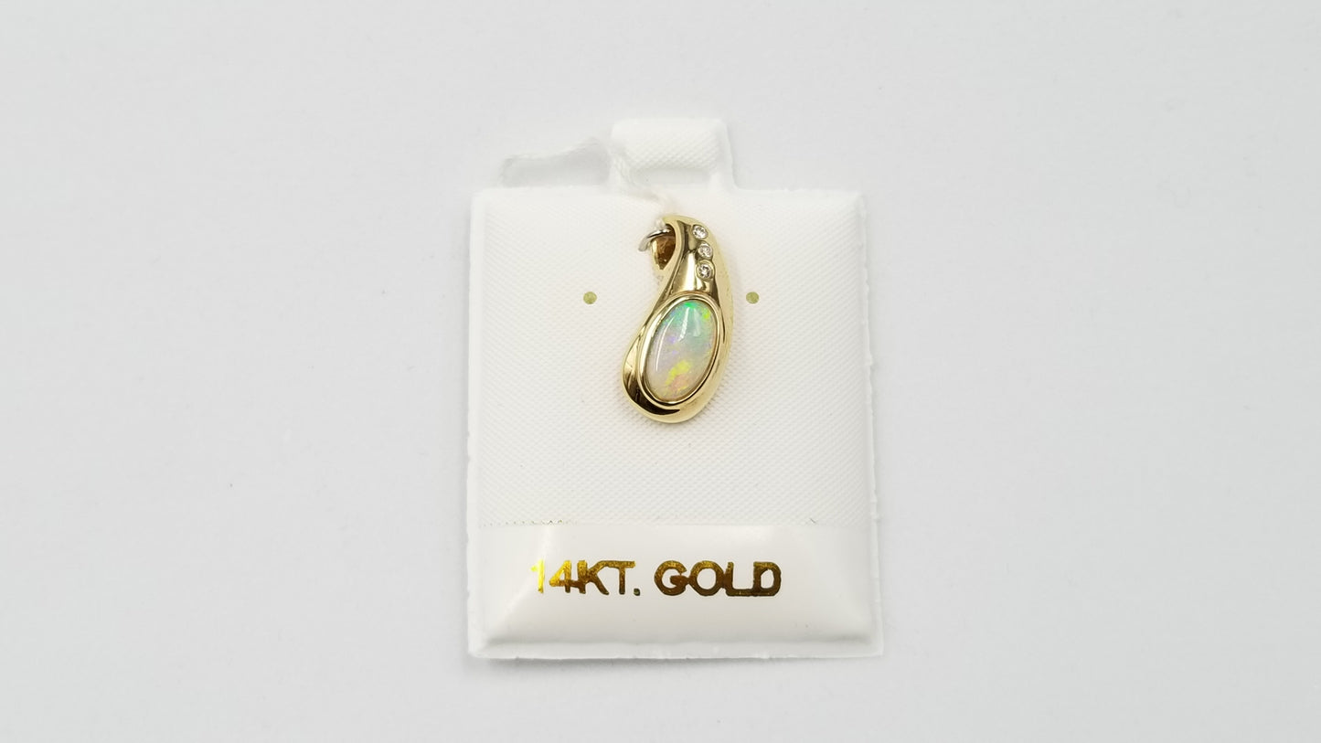 OPAL ( AUSTRALIAN ) OVAL BEZEL SET WITH DIAMONDS 14 KT YELLOW GOLD PENDANT