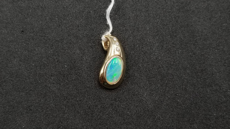 OPAL ( AUSTRALIAN ) OVAL BEZEL SET WITH DIAMONDS 14 KT YELLOW GOLD PENDANT