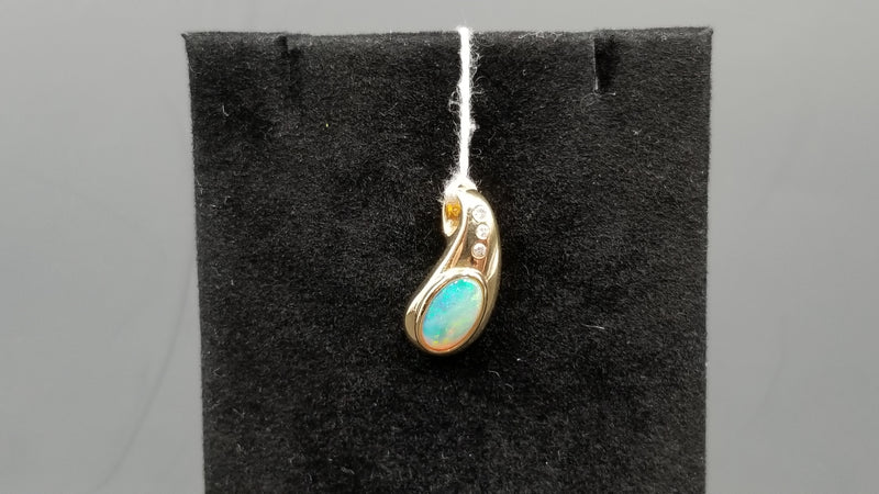 OPAL ( AUSTRALIAN ) OVAL BEZEL SET WITH DIAMONDS 14 KT YELLOW GOLD PENDANT