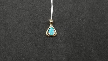 OPAL ( AUSTRALIAN ) PEAR SHAPE 14 KT YELOW GOLD PENDANT